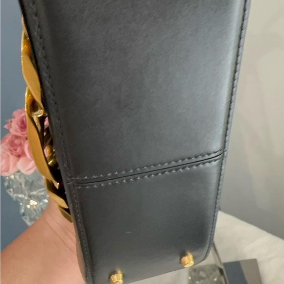 Valentino Garavani 🖤 VLogo leather bag
Authentic 💯 - Picture 11 of 15